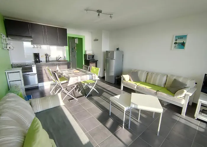 Bel 2 Chambres, Terrasse, Proche - Fr-1-323-491 아파트 *