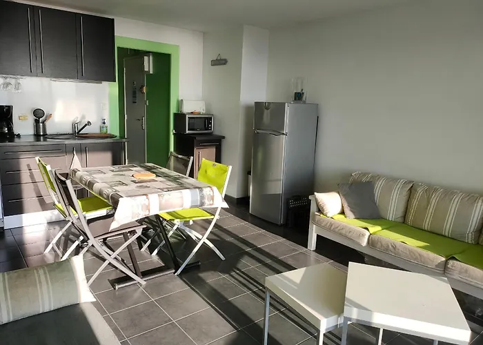 Bel 2 Chambres, Terrasse, Proche - Fr-1-323-491 아파트 *