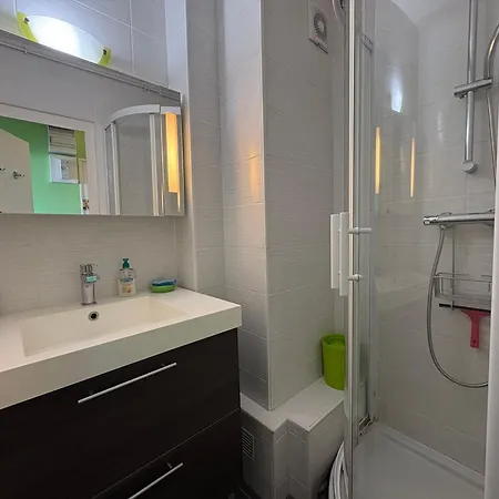 Bel 2 Chambres, Terrasse, Proche - Fr-1-323-491 *